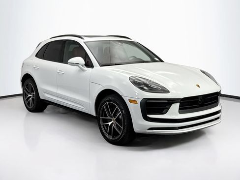 Used 2026 Porsche Macan AWD/4WD image 9