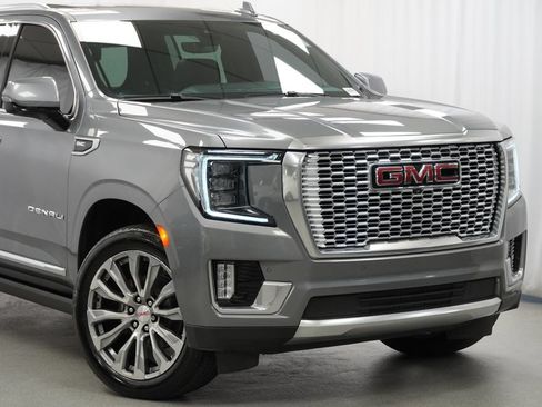 Used 2021 GMC Yukon XL Denali w/ Denali Premium Package AWD/4WD image 8