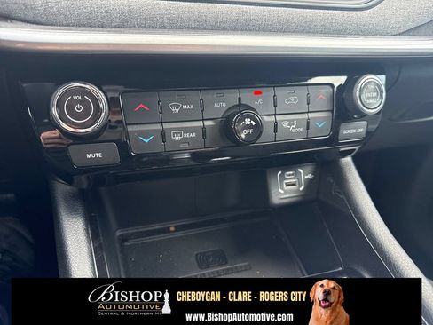 Used 2023 Jeep Compass Latitude AWD/4WD image 22