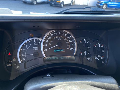 Used 2005 HUMMER H2 w/ Preferred Equipment Group image 4