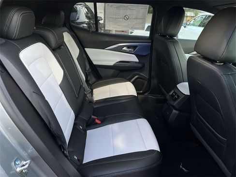 New 2026 Chevrolet Equinox EV LT image 25