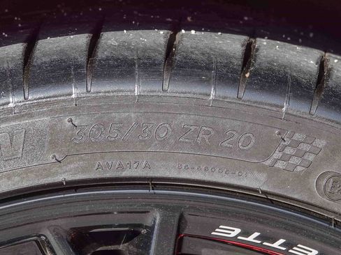 Used 2024 Chevrolet Corvette Stingray Premium Conv w/ Z51 Performance Package image 17