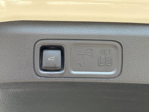 Used 2024 Ford Expedition Limited AWD/4WD image 24