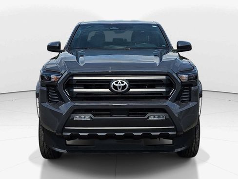 Used 2025 Toyota Tacoma SR5 AWD/4WD image 9