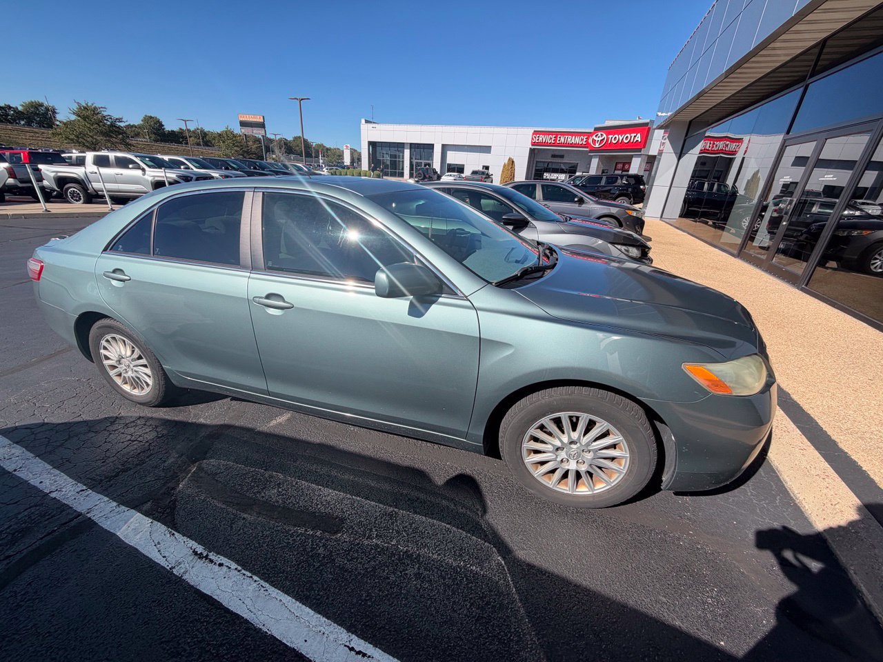 Used 2007 Toyota Camry LE FWD image 2
