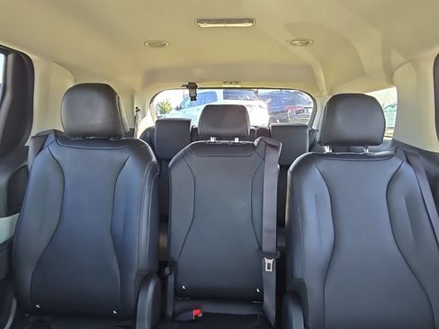 Certified 2023 Kia Carnival LX FWD image 37