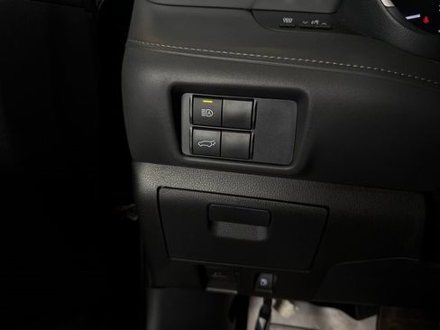 Used 2021 Toyota Highlander XLE image 19