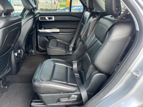 Used 2020 Ford Explorer XLT w/ Equipment Group 202A RWD image 36