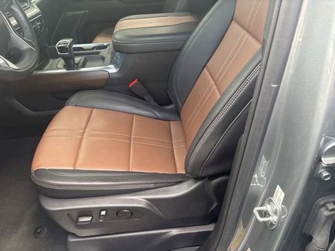 Used 2025 Chevrolet Silverado 1500 High Country RWD image 9