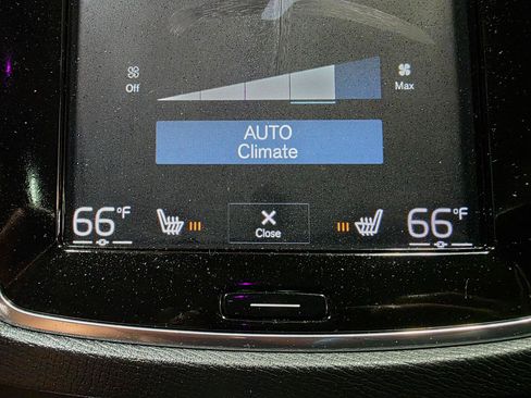 Used 2018 Volvo XC90 T6 Momentum w/ Convenience Package AWD/4WD image 34