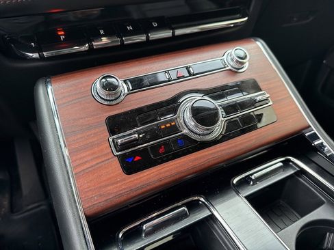 Used 2023 Lincoln Aviator Reserve w/ Equipment Group 201A image 16