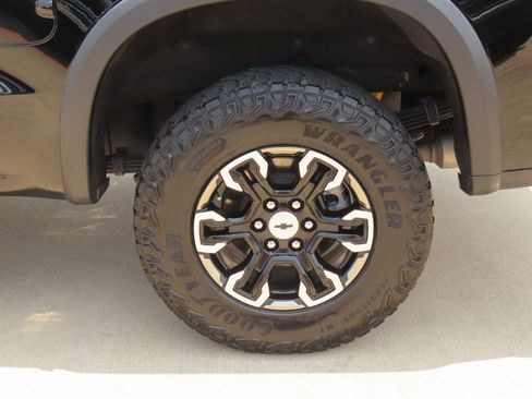 Used 2023 Chevrolet Silverado 1500 ZR2 w/ Technology Package AWD/4WD image 17