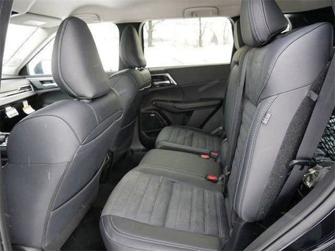 New 2026 Mitsubishi Outlander SE image 5