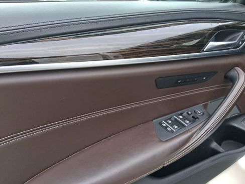 Used 2019 BMW M550i xDrive image 11