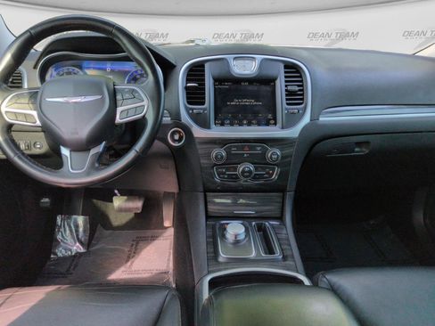 Used 2019 Chrysler 300 Touring w/ Quick Order Package 2EF RWD image 13