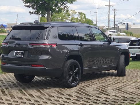 Used 2023 Jeep Grand Cherokee L Limited w/ Black Appearance Package AWD/4WD image 10