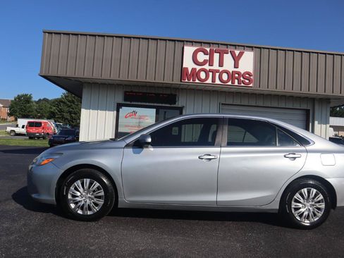 Used 2017 Toyota Camry LE FWD image 14