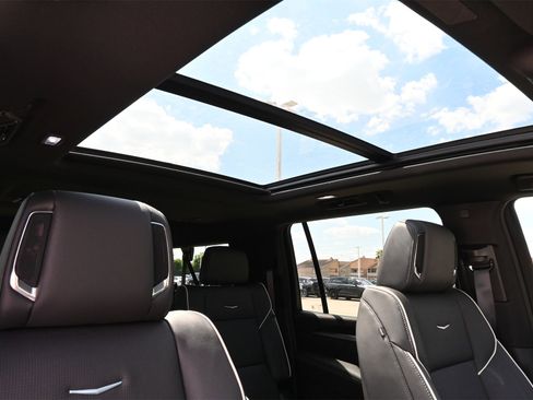 New 2025 Cadillac Escalade ESV Premium Luxury w/ LPO, Radiant Package image 27