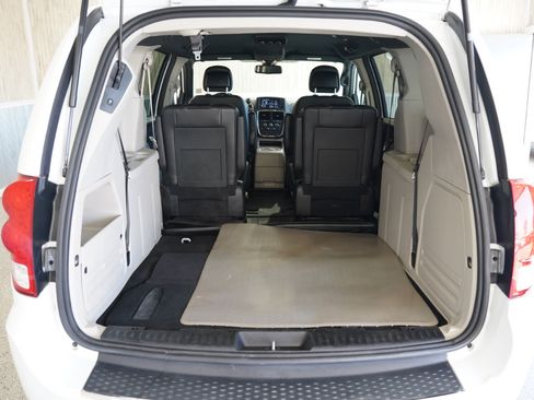 Used 2018 Dodge Grand Caravan SXT image 36