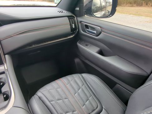 Used 2025 Nissan Armada PRO-4X image 15