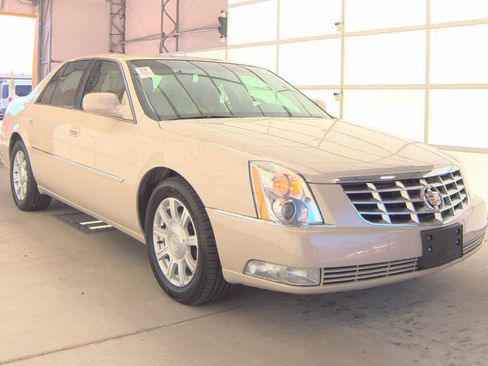 Used 2011 Cadillac DTS image 2