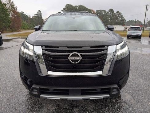 New 2025 Nissan Pathfinder SL image 9