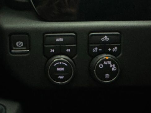 Used 2024 Chevrolet Silverado 1500 LT AWD/4WD image 19
