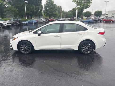Used 2024 Toyota Corolla SE FWD image 2