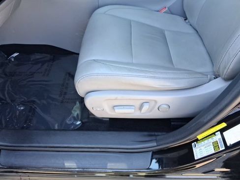 Used 2015 Toyota Highlander XLE FWD image 11