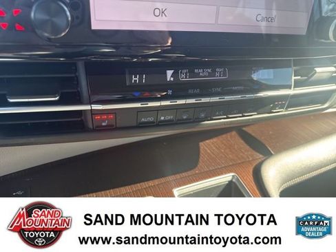 Used 2021 Toyota Sienna XLE image 22