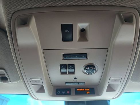 Used 2017 Cadillac Escalade Luxury RWD image 7