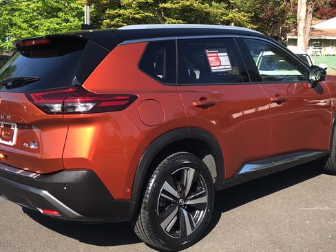 Certified 2023 Nissan Rogue SL w/ SL Premium Package AWD/4WD image 28