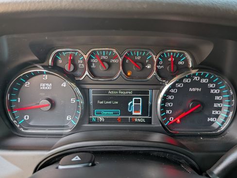Used 2018 Chevrolet Suburban LS RWD image 19