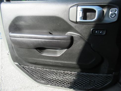 Used 2021 Jeep Gladiator Rubicon AWD/4WD image 23