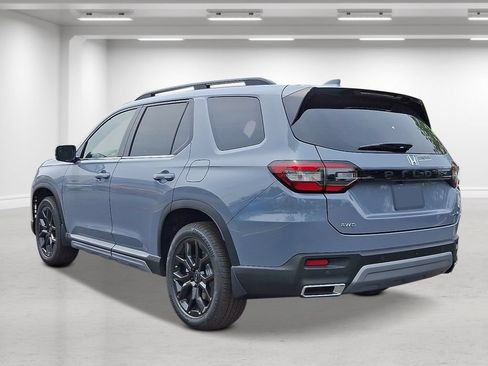 New 2025 Honda Pilot Touring image 3