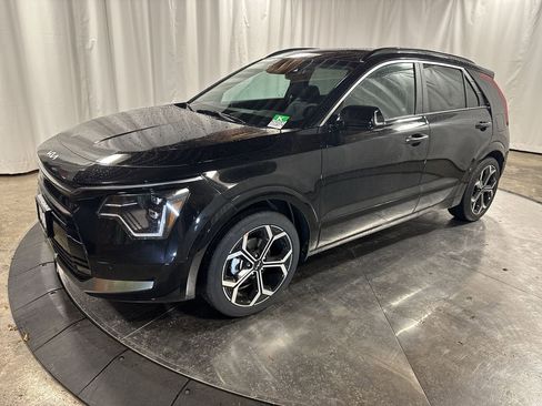 Certified 2025 Kia Niro SX Touring image 1