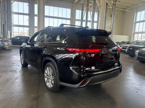 Used 2020 Toyota Highlander Limited AWD/4WD image 3