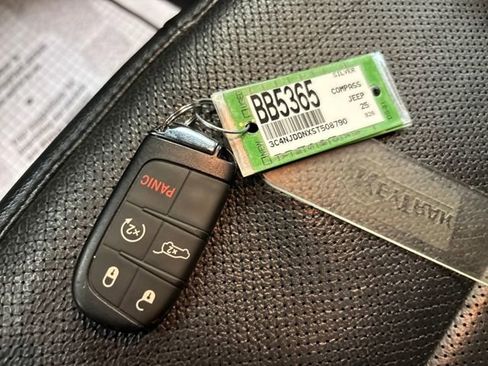 Used 2025 Jeep Compass Trailhawk w/ Trailhawk Elite Group image 30