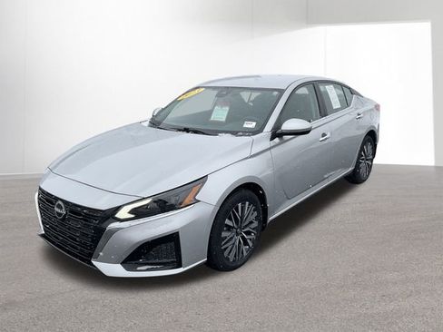 Used 2023 Nissan Altima 2.5 SV image 2