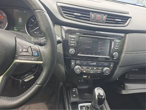 Used 2019 Nissan Rogue SL w/ Premium Package AWD/4WD image 6