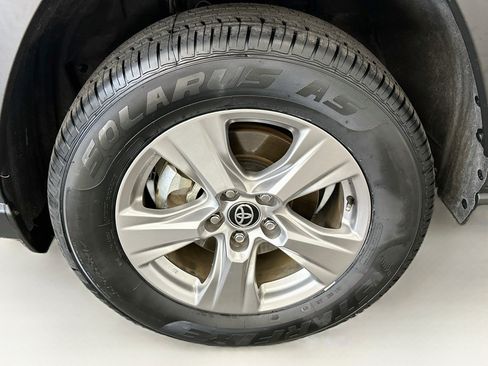 Used 2025 Toyota RAV4 XLE AWD/4WD image 11