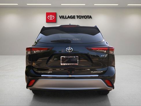 New 2026 Toyota Highlander Platinum AWD/4WD image 4