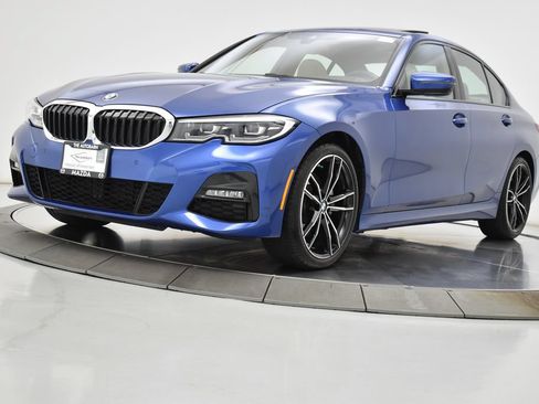 Used 2022 BMW 330i xDrive Sedan w/ M Sport Package AWD/4WD image 14