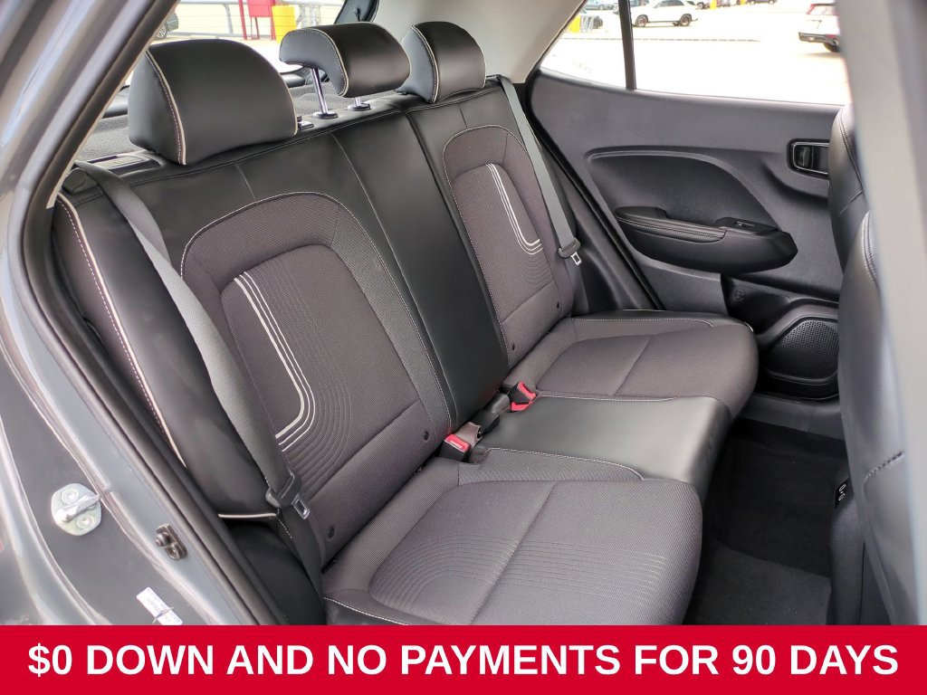 Used 2025 Hyundai Venue Limited FWD image 28