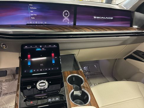 Used 2025 Cadillac Escalade Sport Platinum w/ LPO, ONYX Package image 17