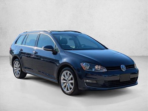 Used 2017 Volkswagen Golf SportWagen FWD image 3
