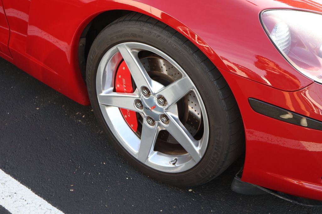 Used 2005 Chevrolet Corvette Coupe w/ Preferred Equipment Group RWD image 8