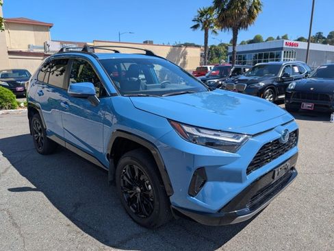 Used 2023 Toyota RAV4 SE w/ Convenience Package AWD/4WD image 3