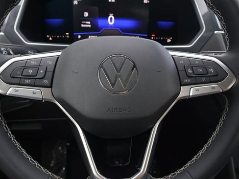 Certified 2023 Volkswagen Tiguan SE w/ Panoramic Sunroof Package FWD image 22