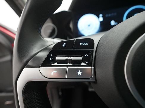 Used 2025 Hyundai Elantra Limited FWD image 17